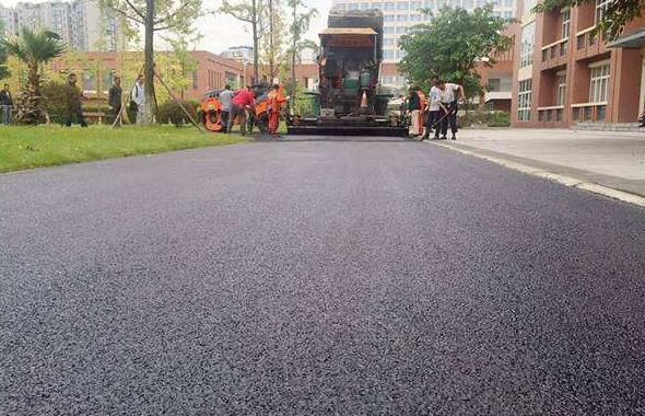 道路沥青摊铺时的主要技术应用