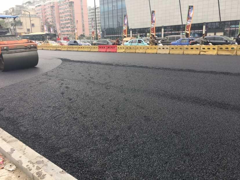 道路刷黑为什么道路要进行道路刷黑？