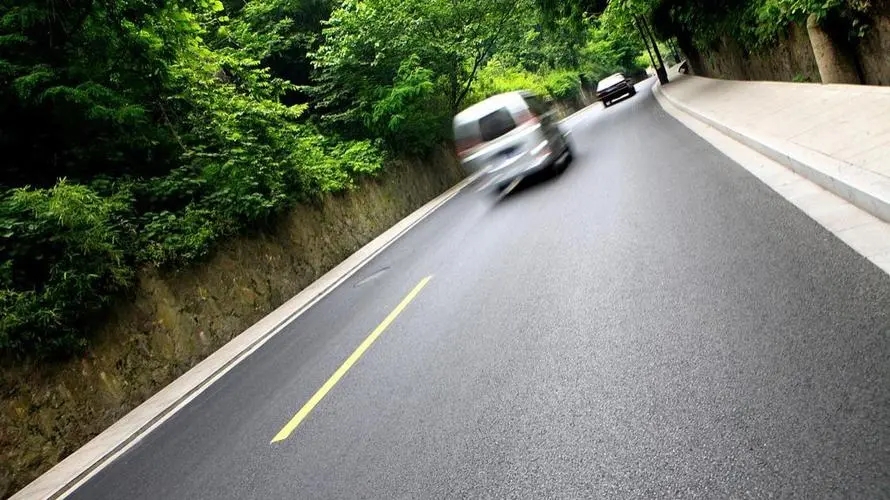 沥青路面铺好多长时间可以通车？