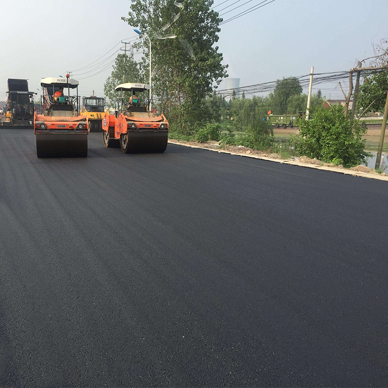 圃田西路柏油马路施工